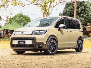 RAYS 2x7FA BLACK CLEAR EDITION 18x7.5J Глянцевый чёрный/Обод чёрный прозрачный 27358754595BFJ