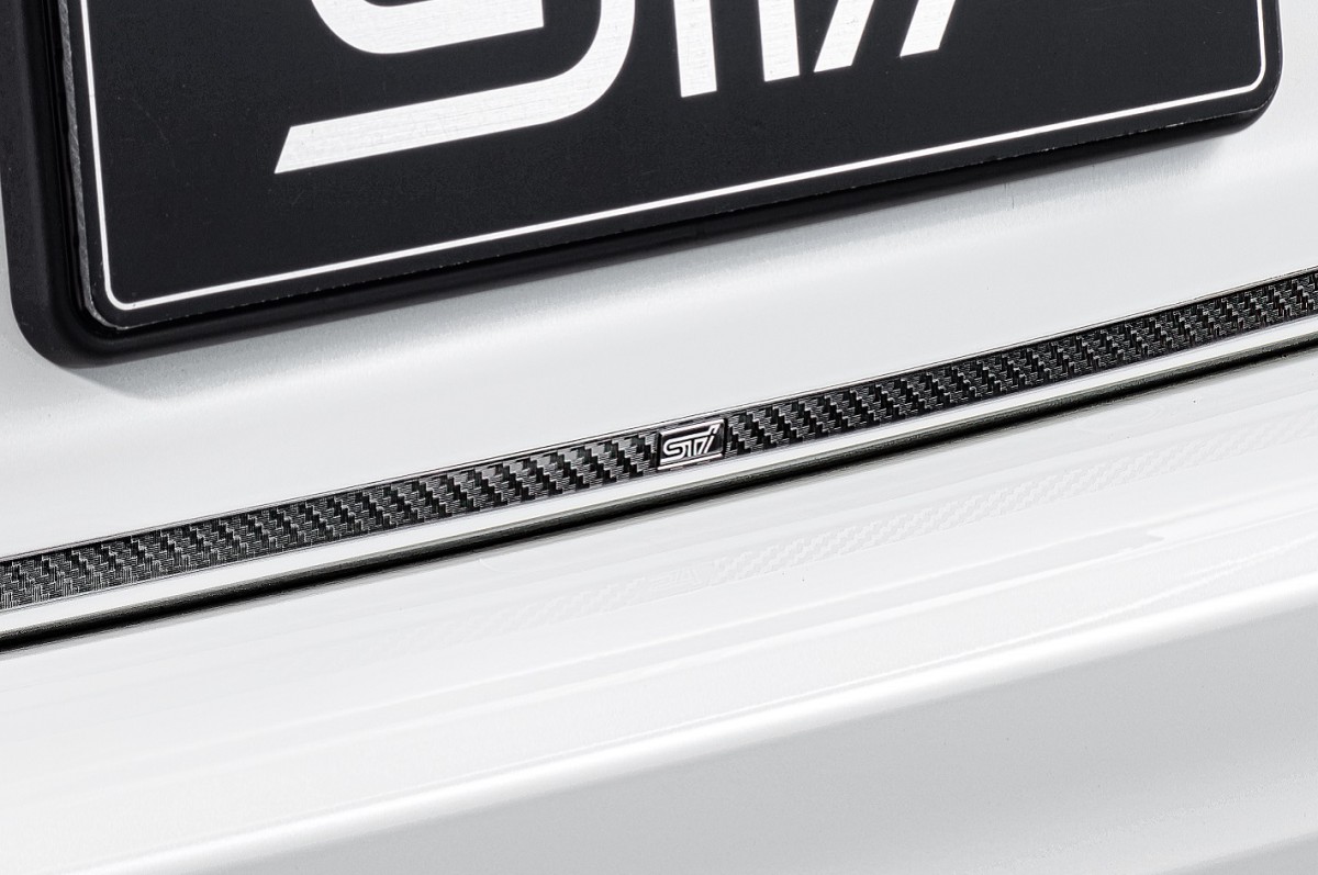 STI Декоративная накладка на заднюю дверь (черная) ST91042G2010 - Фото 2