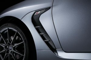 フロントフェンダーガーニッシュ