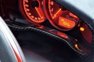 LIBERAL インナーメーターバイザー — ブラックカーボンのみ（Subaru BRZ ZC6用）