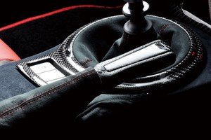 LIBERAL サイドブレーキレバー — センター部カラーカーボン仕様+黒本革（Subaru BRZ ZC6用）