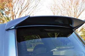 LIBERAL Tailgate Spoiler — Carbon finish (clear-coated) for Subaru Forester SH5