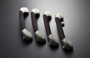 LIBERAL カーボンアシストグリップ — オリジナルカラー、革・アルカンターラによる製作可。 — 2