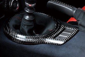 LIBERAL シフトパネル — カラーカーボン（Subaru BRZ ZC6用）