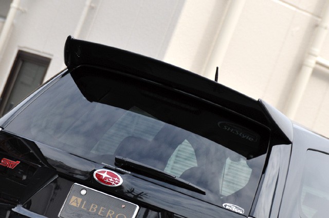 LIBERAL Tailgate Spoiler — Carbon finish (clear-coated) for Subaru Forester SH5 — Photo 2
