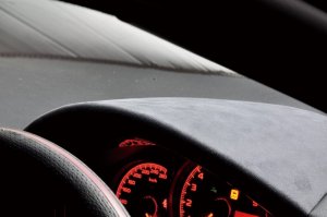 LIBERAL アウターメーターバイザー — アルカンターラ仕上げ（Subaru BRZ ZC6用）