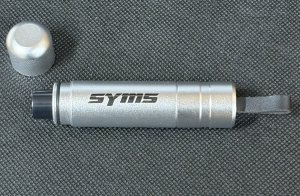 SYMS 緊急脱出ツール
EMERGENCY CAR ESCAPE TOOL OEM Y090099027 — 2
