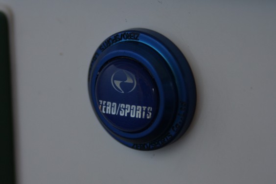 ZERO/SPORTS โบลต์ป้ายทะเบียน สีฟ้า OEM 1556003 — รูปภาพ 2