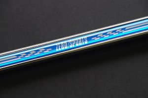 ZERO/SPORTS ライセンスプレートフレーム 専用エンブレム付 OEM 1556008 — 2
